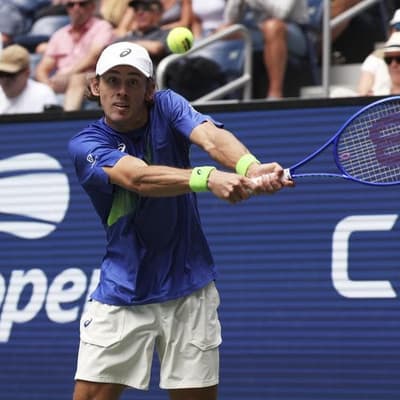 De Minaur cruises into New York quarter-final