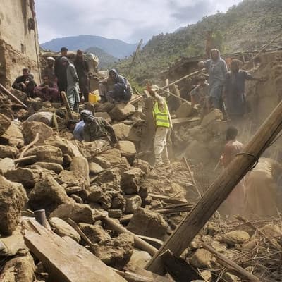 Race to find Afghan quake survivors as death toll soars