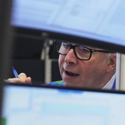 Wall Street gains as data keeps rate cut views intact