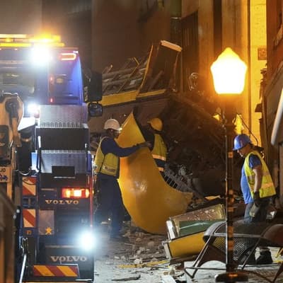 Portugal mourns victims as railcar crash investigated