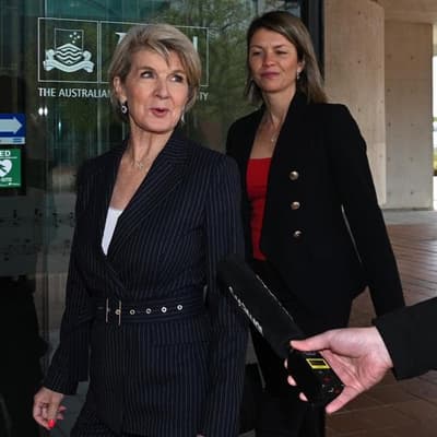 Top uni executives face the music after chief quits