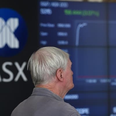 Australian shares continue to pull back as banks weigh