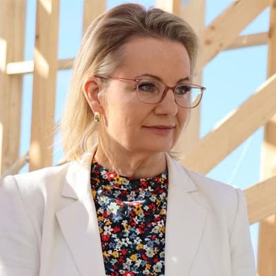 Shadow cabinet reshuffle after outspoken senator sacked