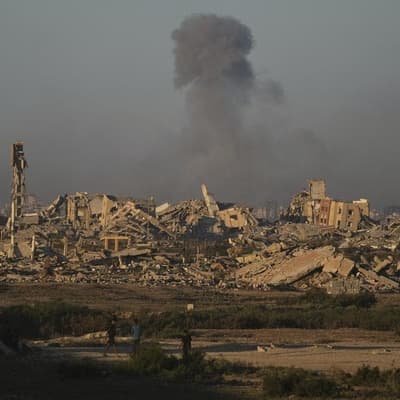 Israel intensifies Gaza City bombing as Rubio arrives