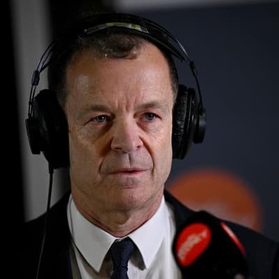 Leader 'supremely confident' despite gossip, polls