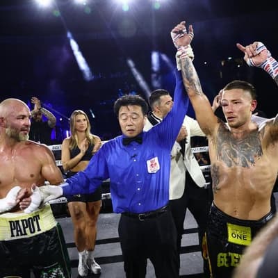 One-eyed Paro rallies to win on welterweight debut