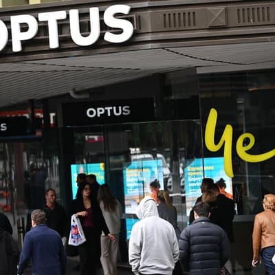 Three die as Optus triple-zero glitch impacts hundreds