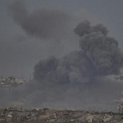 Israeli strikes kill 14 in Gaza as Palestinians flee