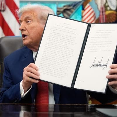 Trump declares plan to transfer TikTok to US investors