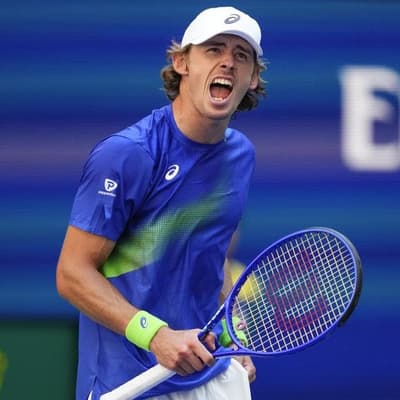De Minaur makes light work of local in Beijing