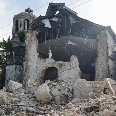 Philippines quake toll rises to 72, rescue continues