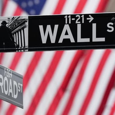 Wall Street sets records as tech offsets uncertainties