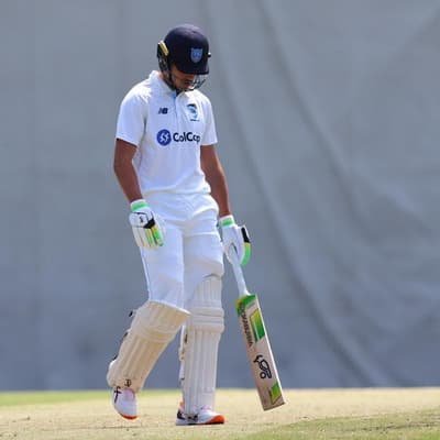 Lyon digs in as bowlers dominate in Perth