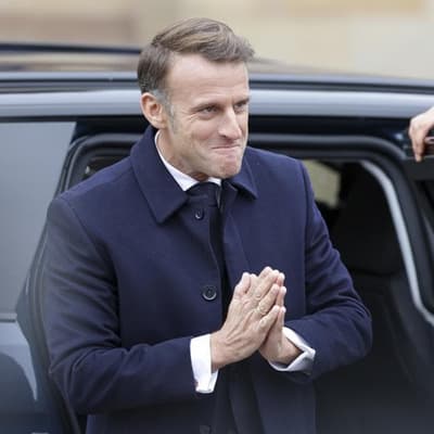 France's Macron pressed to end political 'mess'
