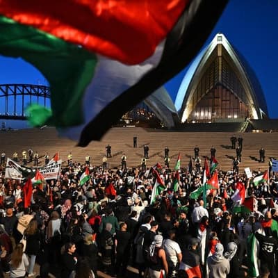 Opera House rally 'can be done' safely despite risks