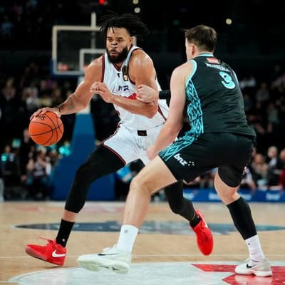 Hawks coach slams NBL's treatment of star big man