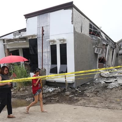 Tsunami threat passes after earthquake off Philippines