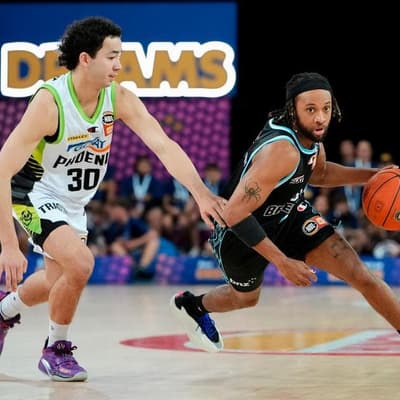 Foxwell shines as Phoenix put sloppy Breakers to sword