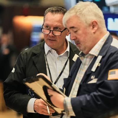 Wall Street ends higher after strong bank earnings