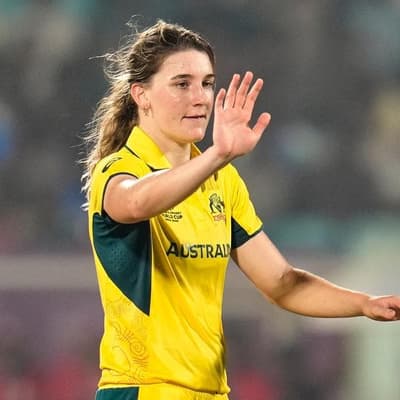 Sutherland shines with ball in Aussie World Cup defence