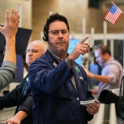 Wall Street ends down, US-China trade tensions remain