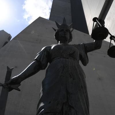 Accused killer 'washed blood off in swimming pool'