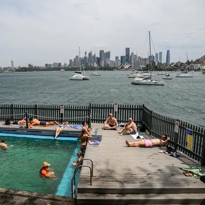 Men swept from pier dead, extreme heat to smash records