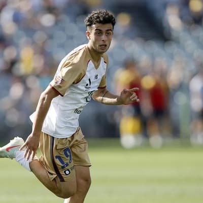 Badolato hat-trick powers Jets to win over Victory