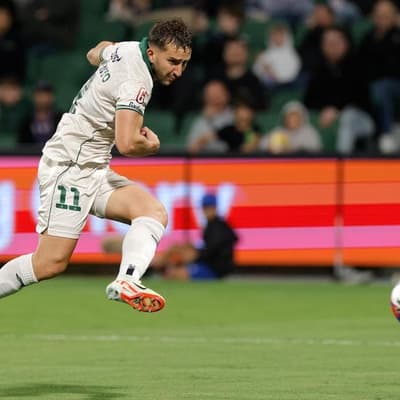 Phoenix ride luck for comeback win over Roar