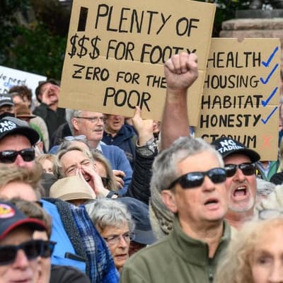 'Yes or no?': stadium rallies before crucial vote