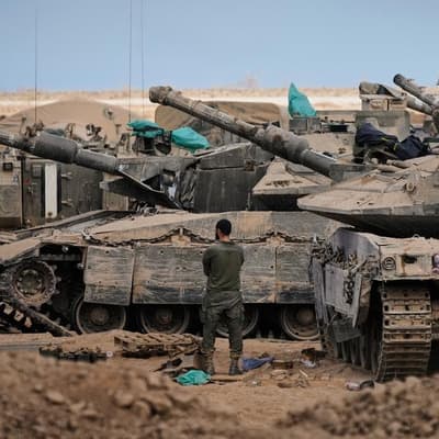 Israel resumes Gaza ceasefire after deadly air strikes