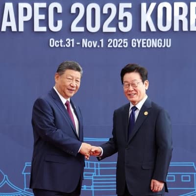 China's Xi defends free trade as Trump snubs APEC talks