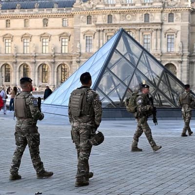Two more charged in connection with Louvre jewel heist