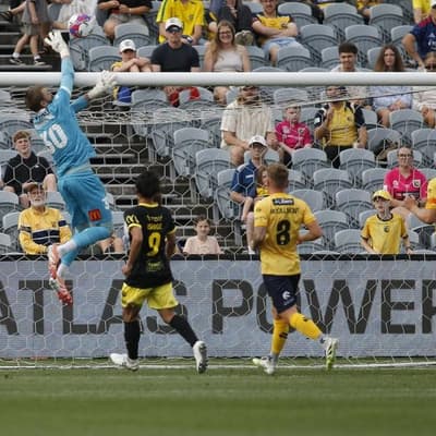 Redmayne heroics help Mariners snag Phoenix draw