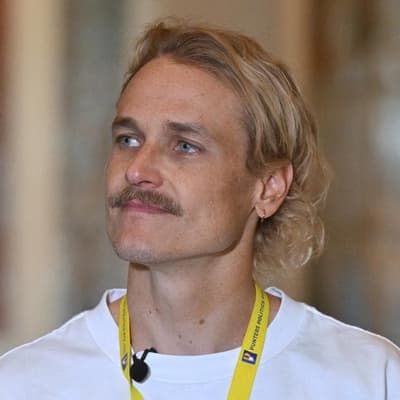 Political dinner a podcaster push for people's lobbyist