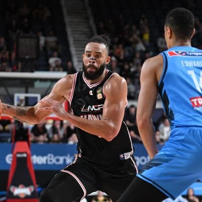 Battling Hawks trounce top-ranked Melbourne in boilover