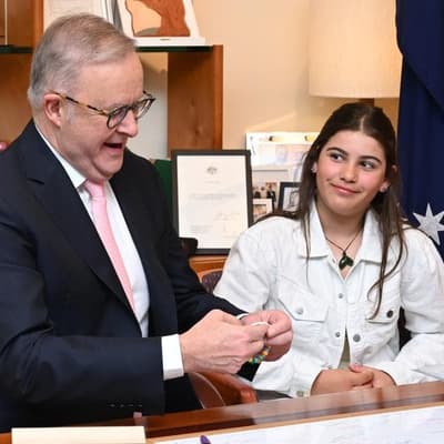 Schoolgirl floats alternatives to doomscrolling with PM