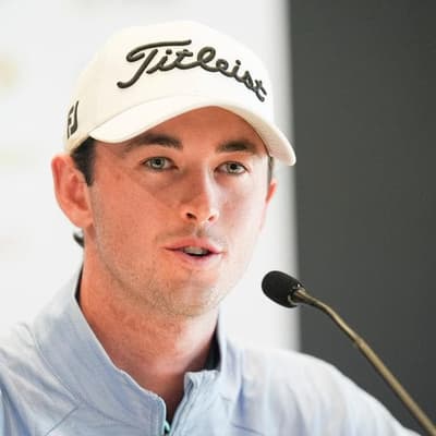 Aussie Elvis has reason to feel smiley in Abu Dhabi