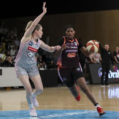 Adelaide lose WNBA import in strike down of Flames