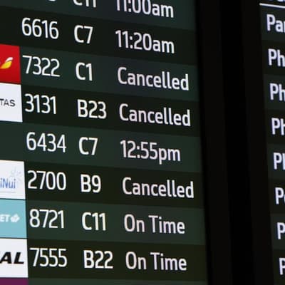 US flight cancellations top 2100 due to shutdown