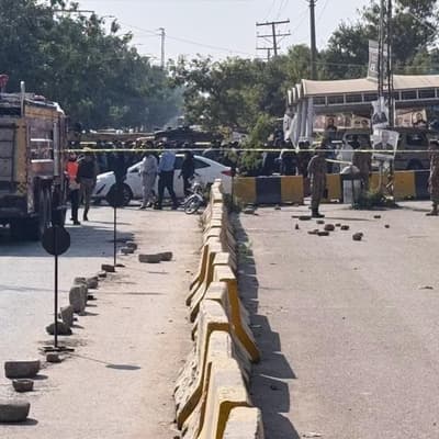 Suicide bomber kills 12 outside Islamabad court