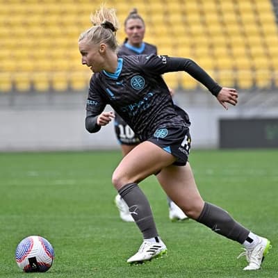 Good golly, Holly: 36-sec opener fires City in Vietnam