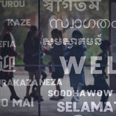 'Cesspit': schools told to back kids' social media ban