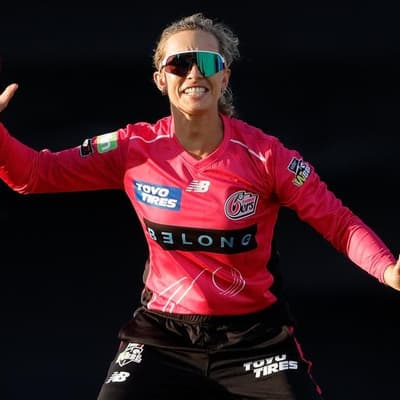 Aussie star's sublime over snaps Hobart's WBBL streak