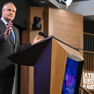 Liberals lay out economic pitch to win back voters