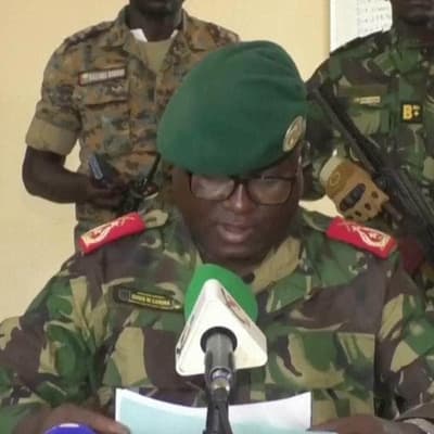 General sworn in as Guinea-Bissau leader