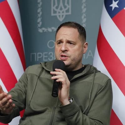 Ukraine peace negotiator quits after anti-graft raid