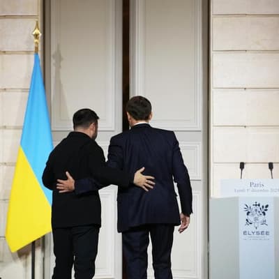 Zelenskiy says 'tough issues' remain, meets Macron