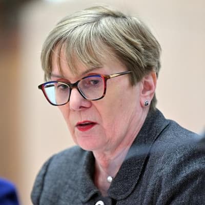 Watchdog challenged over triple zero risk in old phones