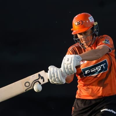 Devine masterclass inspires Scorchers to down Renegades